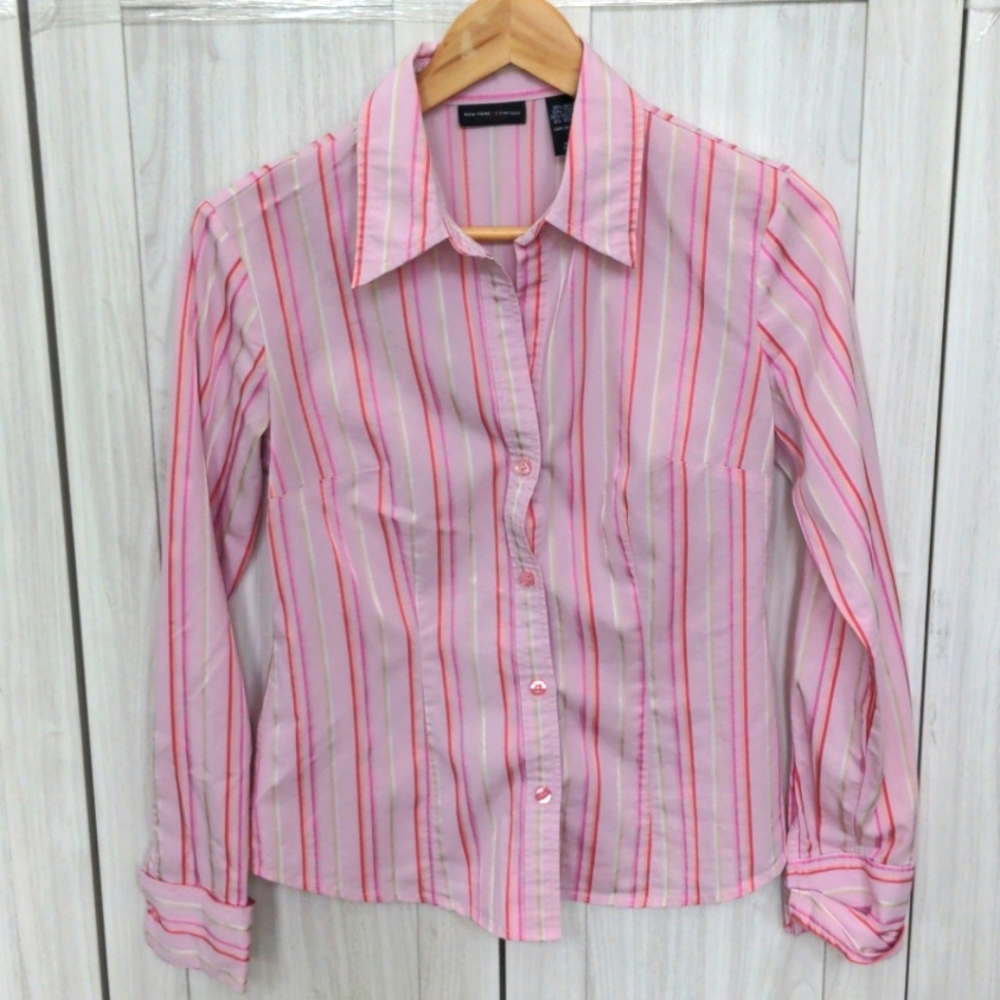 2/$11 or 3/$15 ♦️ Pink Striped Button-Down - Size S